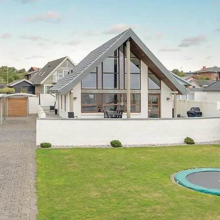 Three-bedroom Holiday In V Dom wakacyjny Esbjerg