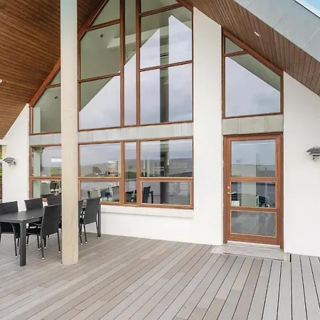 Dom wakacyjny Three-bedroom Holiday In V *